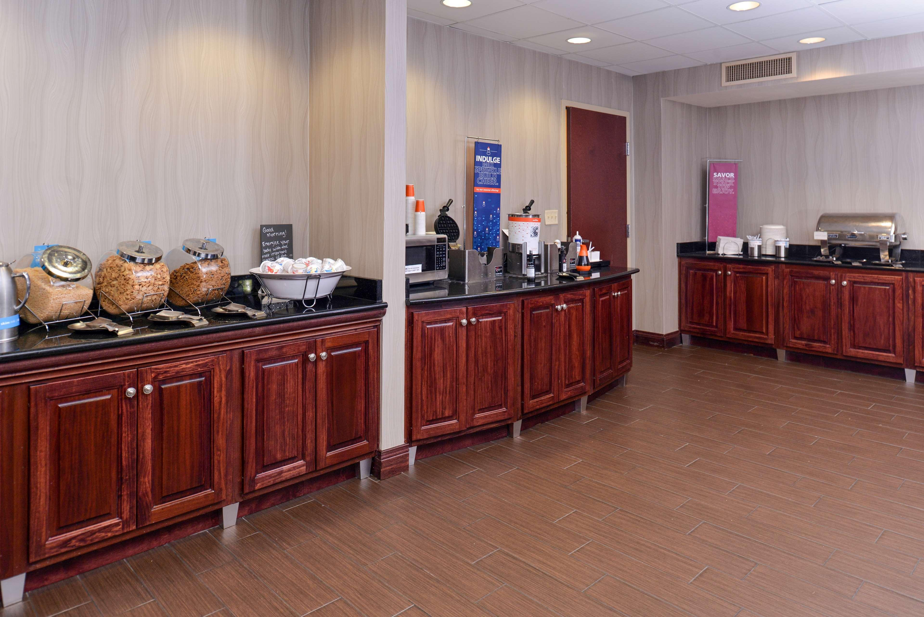 Hampton Inn & Suites Muncie Εξωτερικό φωτογραφία