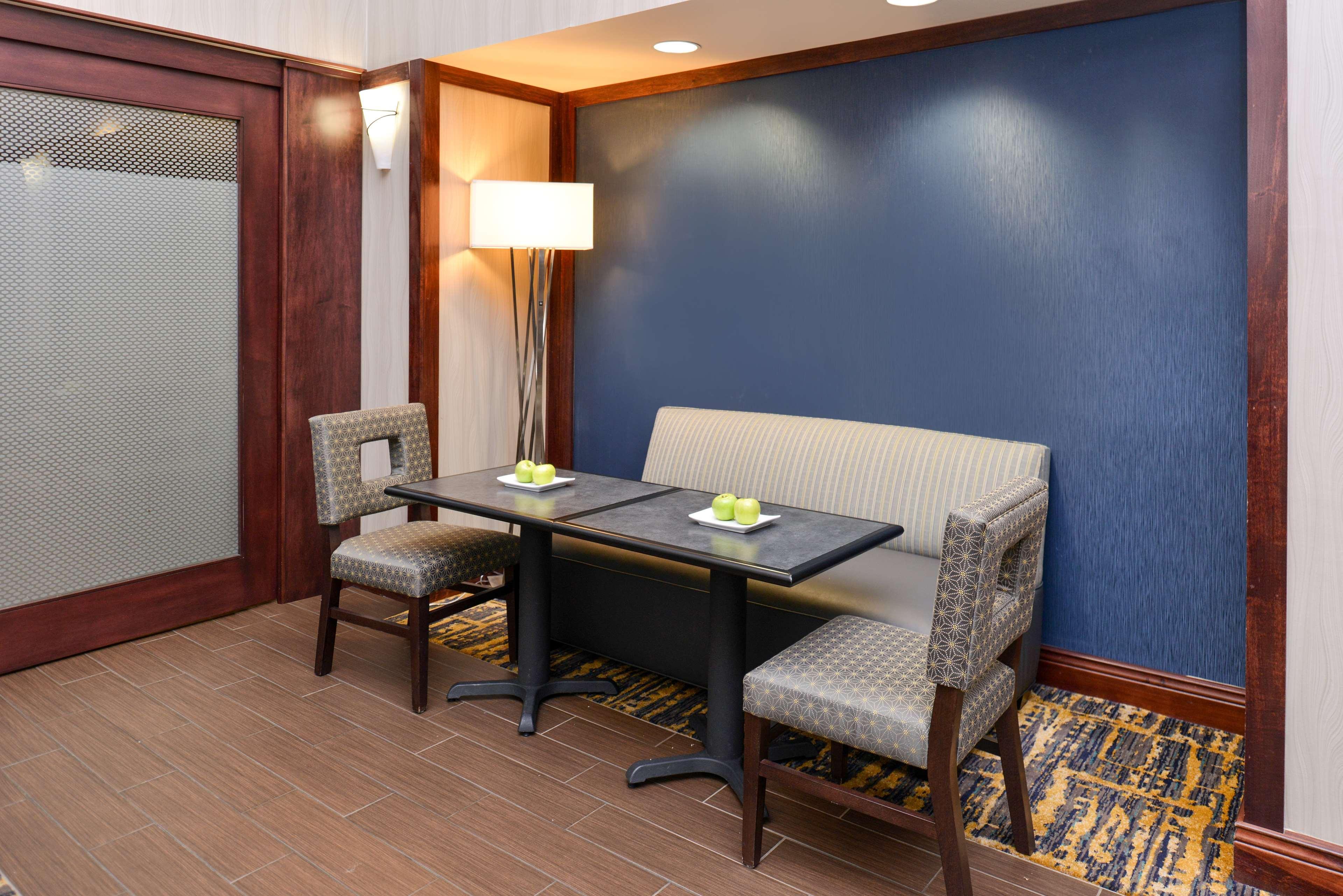 Hampton Inn & Suites Muncie Εξωτερικό φωτογραφία