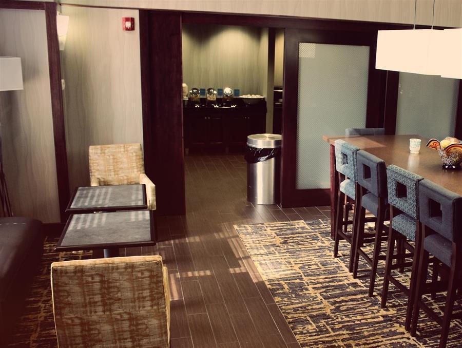 Hampton Inn & Suites Muncie Εξωτερικό φωτογραφία