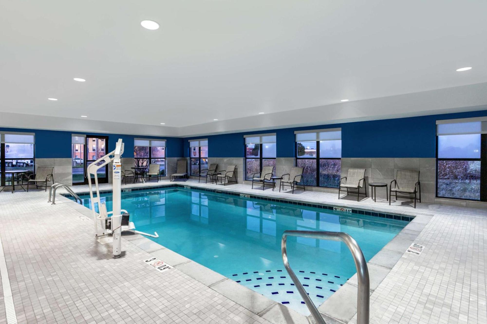 Hampton Inn & Suites Muncie Εξωτερικό φωτογραφία